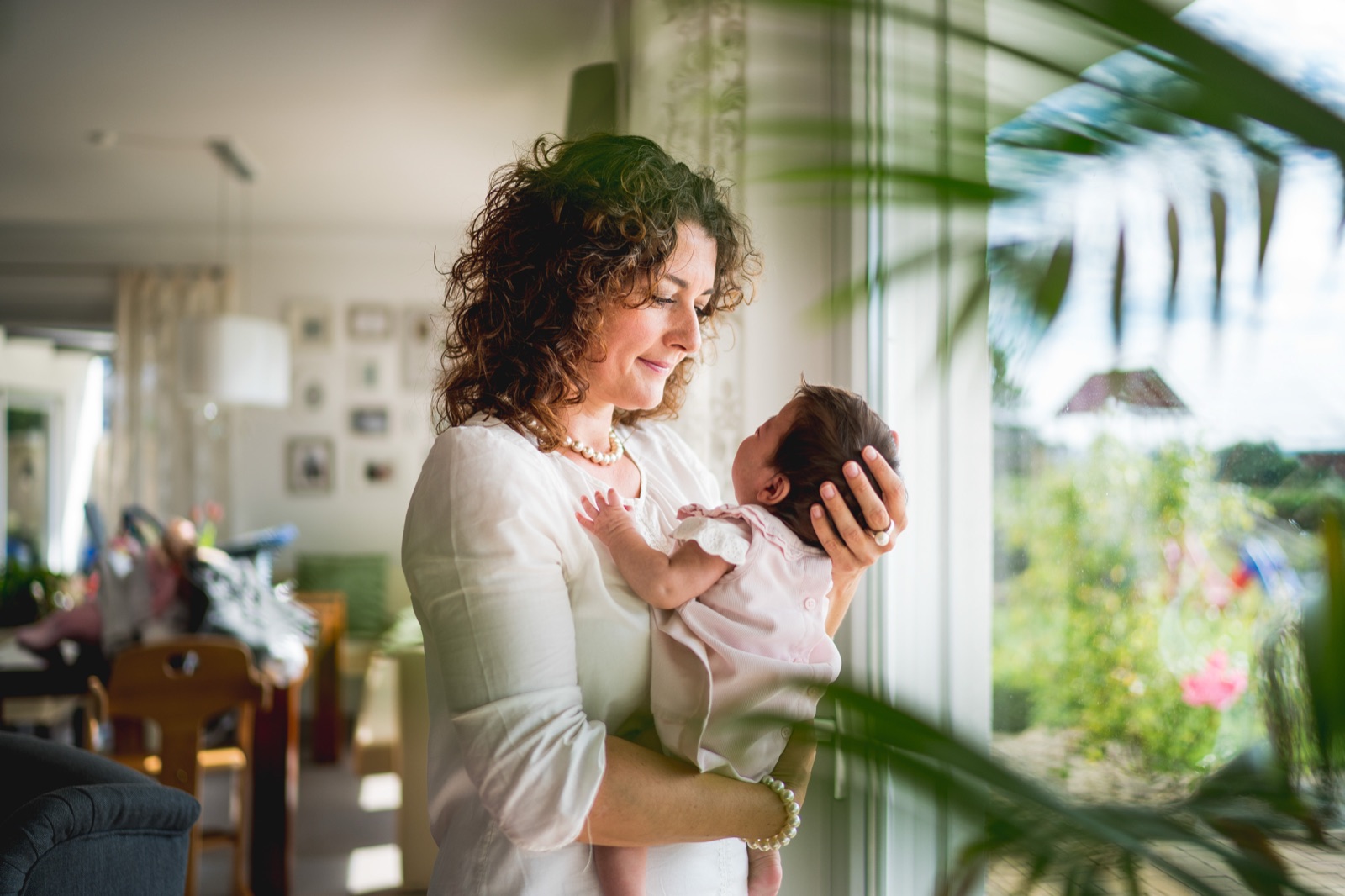 Familie Wiegand draußen — Stefan Franke fotografiert authentische Momente