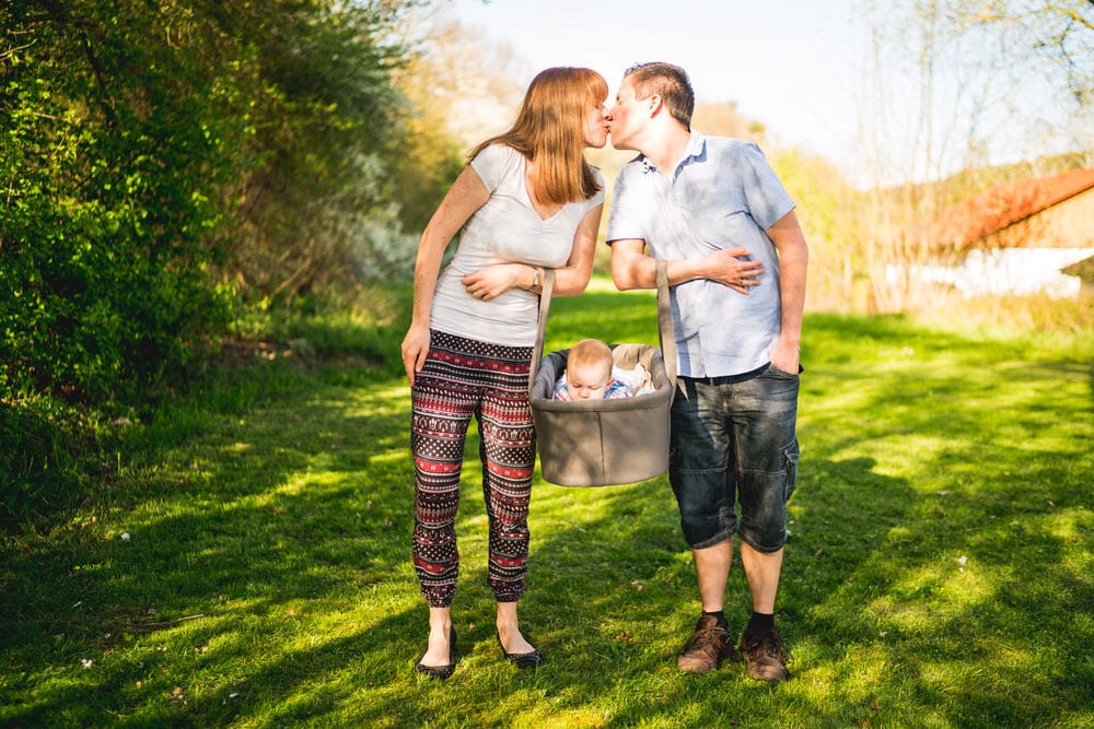 Kinderfotografie Osthessen – Kind beim Toben und Lachen draußen
